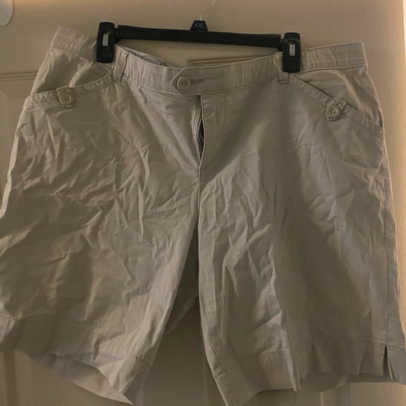 Shorts - Picture 1 of 2